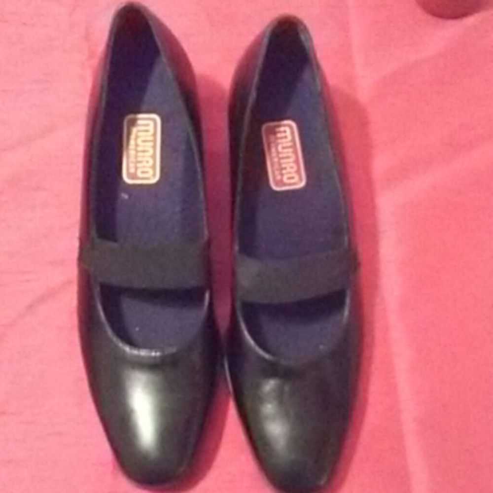 Munro  Size 8 Narrow Shoes